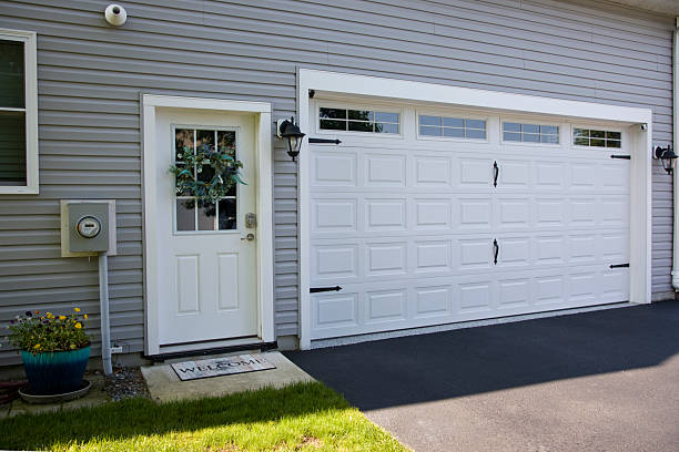 24/7 Emergency Garage Door Panel Replacement experts in Henry County County, IA